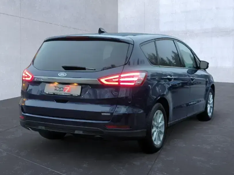Gebraucht Ford S-MAX Titanium 190 PS (139 kW) 2022 Balzerblau Van / Kleinbus