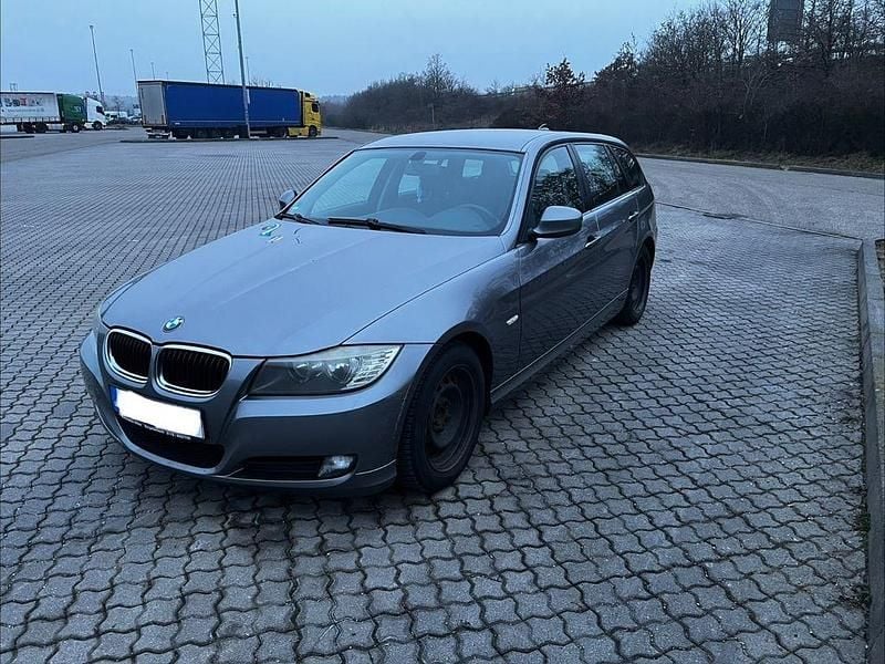 Gebraucht BMW 320 177 PS (130 kW) 2009 Grau Kombi