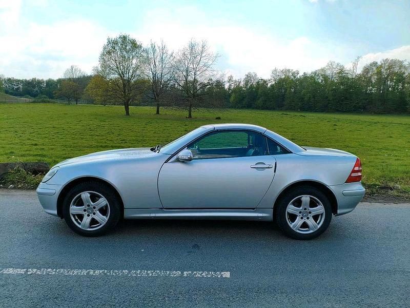 Gebraucht Mercedes SLK230 197 PS (144 kW) 2002 Silber Cabrio