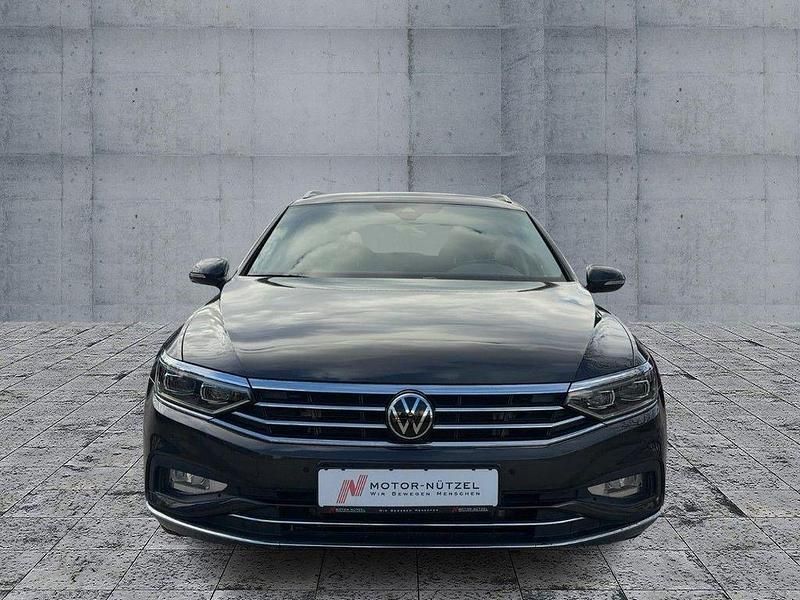 Gebraucht VW Passat Elegance 150 PS (110 kW) 2023 Grau Kombi
