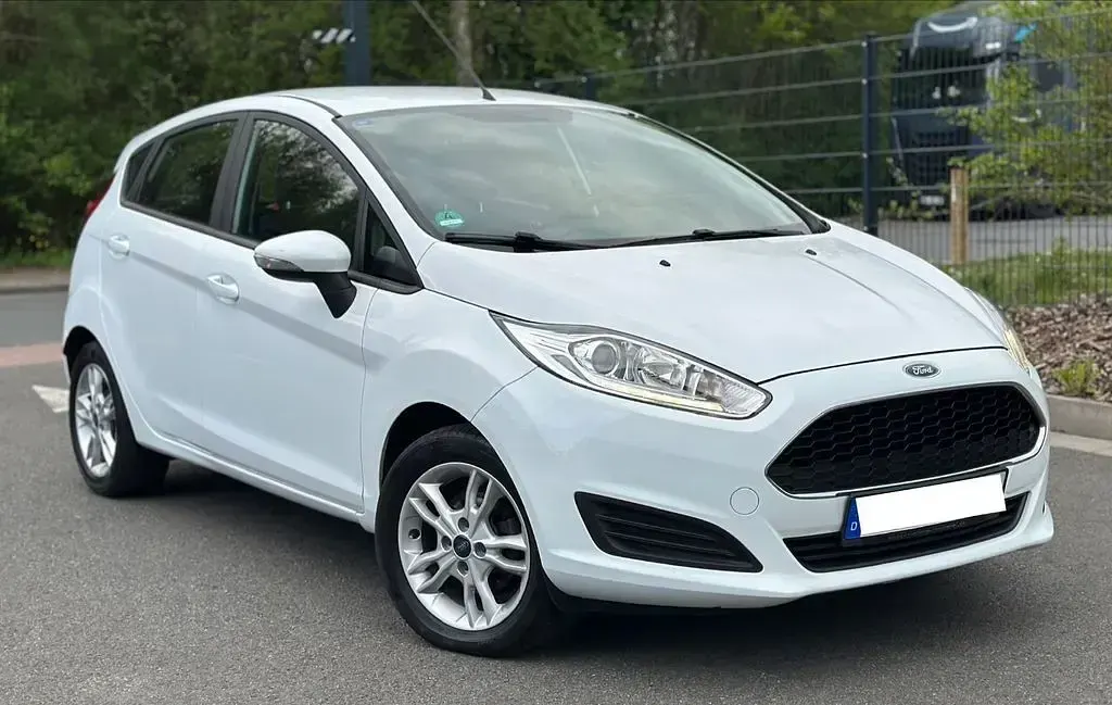 Gebraucht Ford Fiesta 80 PS (58 kW) 2016 Weiß Kleinwagen