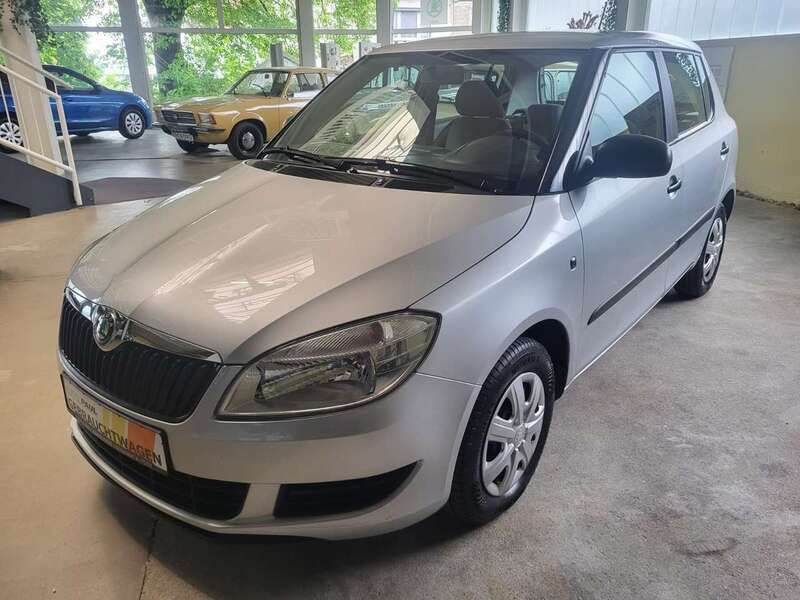 Brillantsilber Gebraucht 2012 Skoda Fabia Cool Edition Limousine | 5.995 € (Teuer) - Bild 1/4