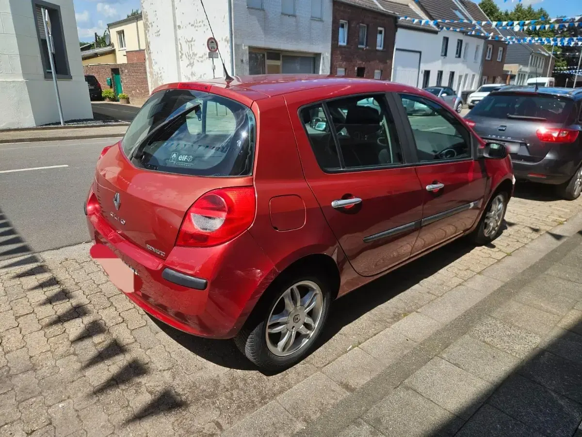 Gebraucht Renault Clio 75 PS (55 kW) 2006 Rot Kleinwagen
