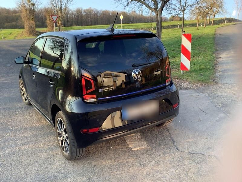Gebraucht VW e-up! Active 61 kW (83 PS) 2021 Schwarz Kleinwagen