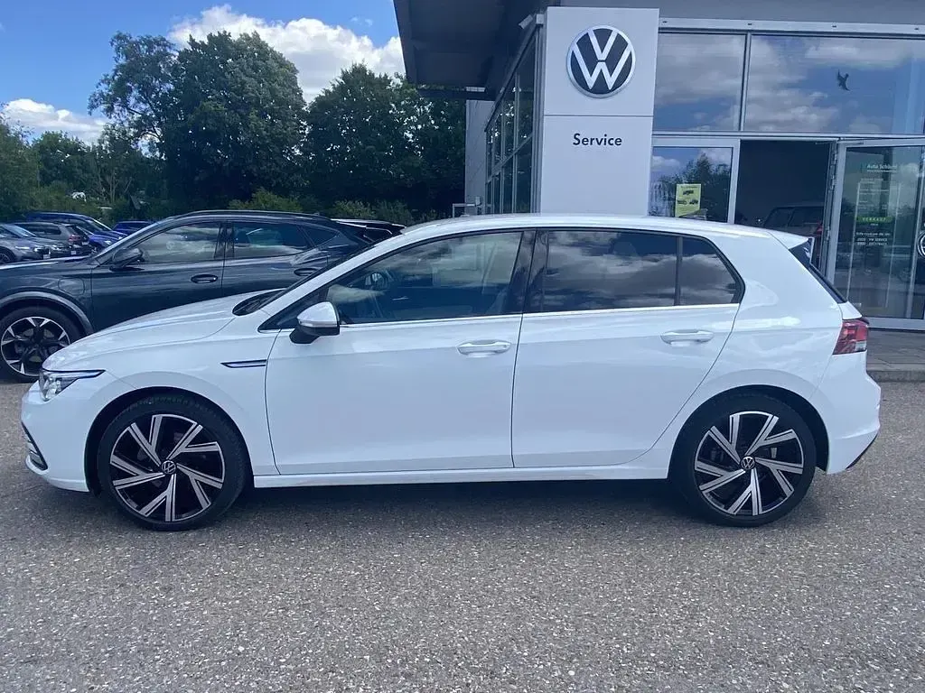 Gebraucht VW Golf VIII Active 150 PS (110 kW) 2024 Weiß Limousine