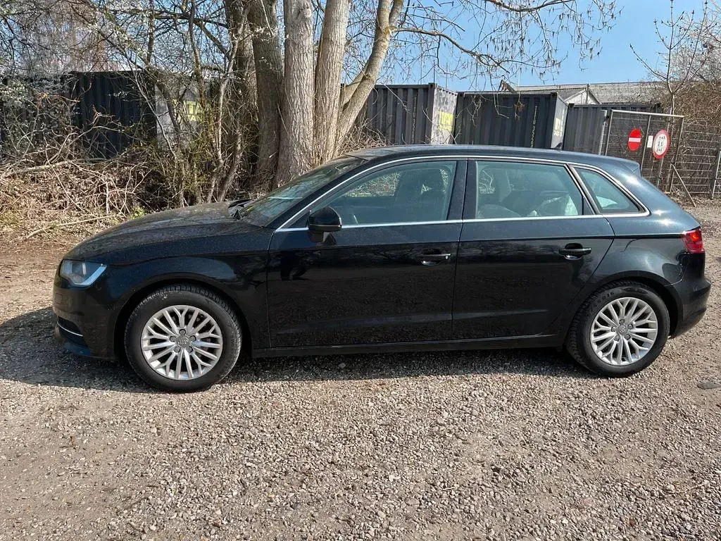 Gebraucht Audi A3 Ambiente 150 PS (110 kW) 2014 Schwarz Limousine