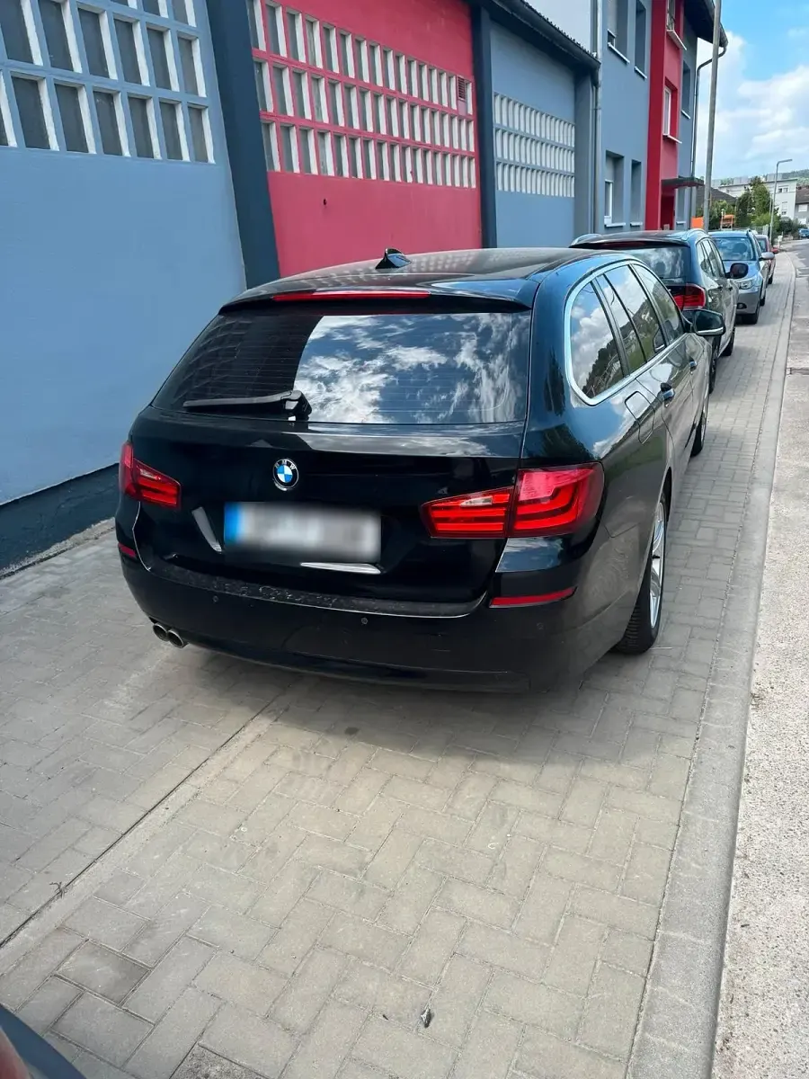 Gebraucht BMW 520 184 PS (135 kW) 2011 Schwarz Kombi