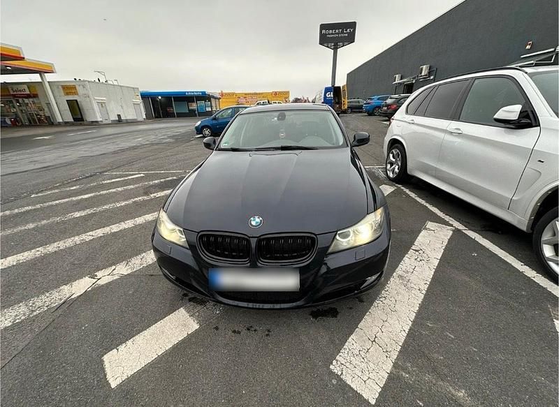 Gebraucht BMW 330 245 PS (180 kW) 2010 Schwarz Limousine