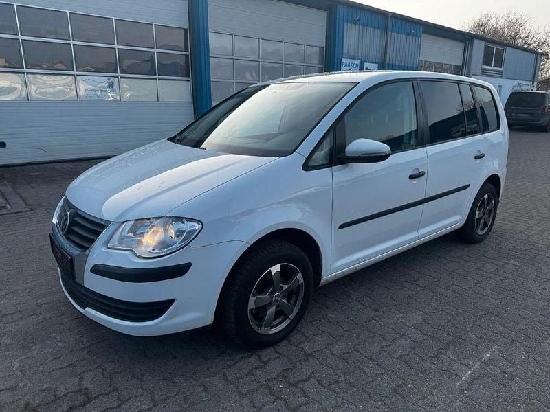 Weiß Gebraucht 2009 VW Touran Trendline Van / Kleinbus | 5.700 € (Etwas zu teuer) - Bild 1/4