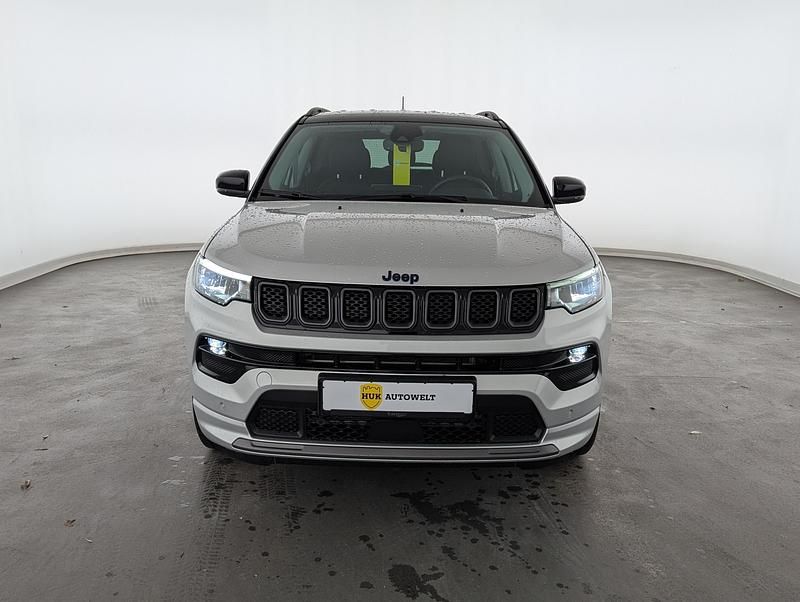 Second-hand Jeep Compass 241 CP (177 kW) 2022 Argintiu SUV