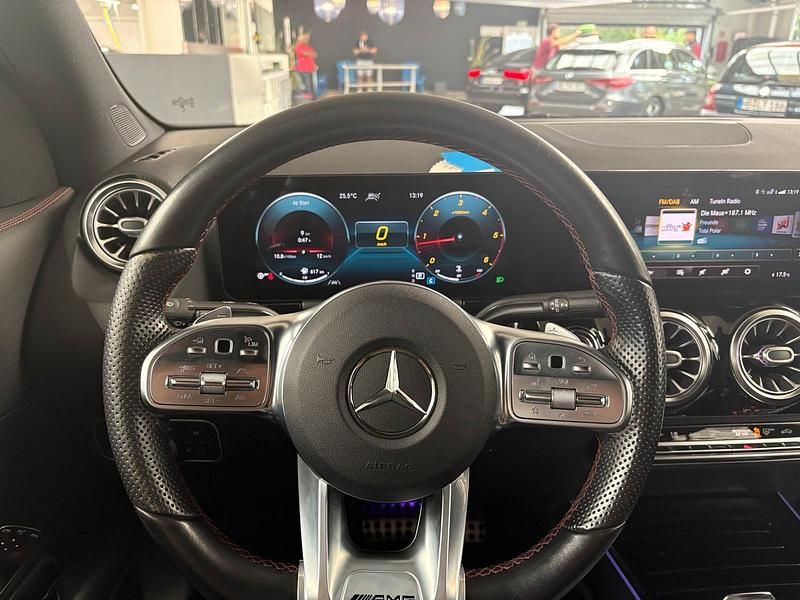 Schwarz Gebraucht 2020 Mercedes GLA220 AMG SUV | 25.500 € (Fairer Preis) - Bild 1/4