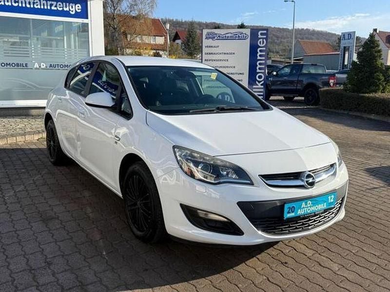 Second-hand Opel Astra 165 CP (121 kW) 2012 Alb Berlinǎ