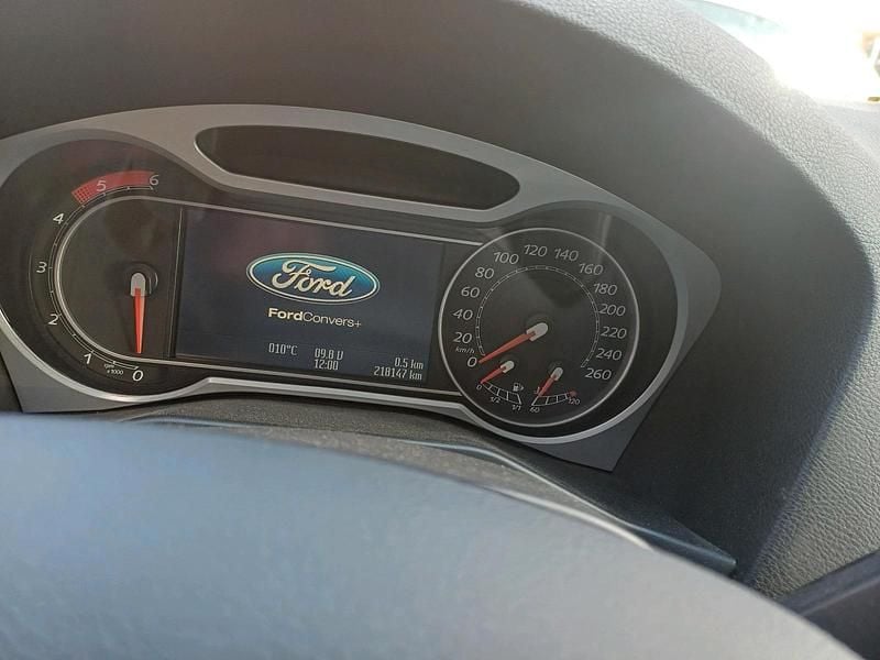 Gebraucht Ford Mondeo 140 PS (102 kW) 2008 Grau Kombi