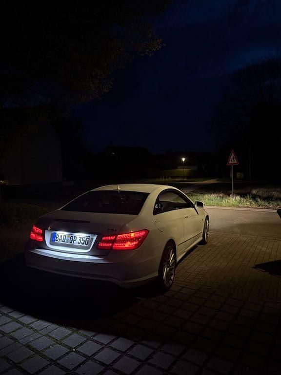 Gebraucht Mercedes E350 AMG 231 PS (169 kW) 2009 Weiß Coupé