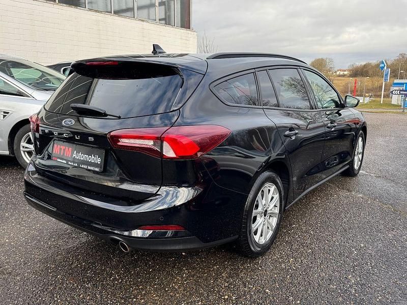 Gebraucht Ford Focus Cool & Connect 125 PS (91 kW) 2022 Schwarz Limousine