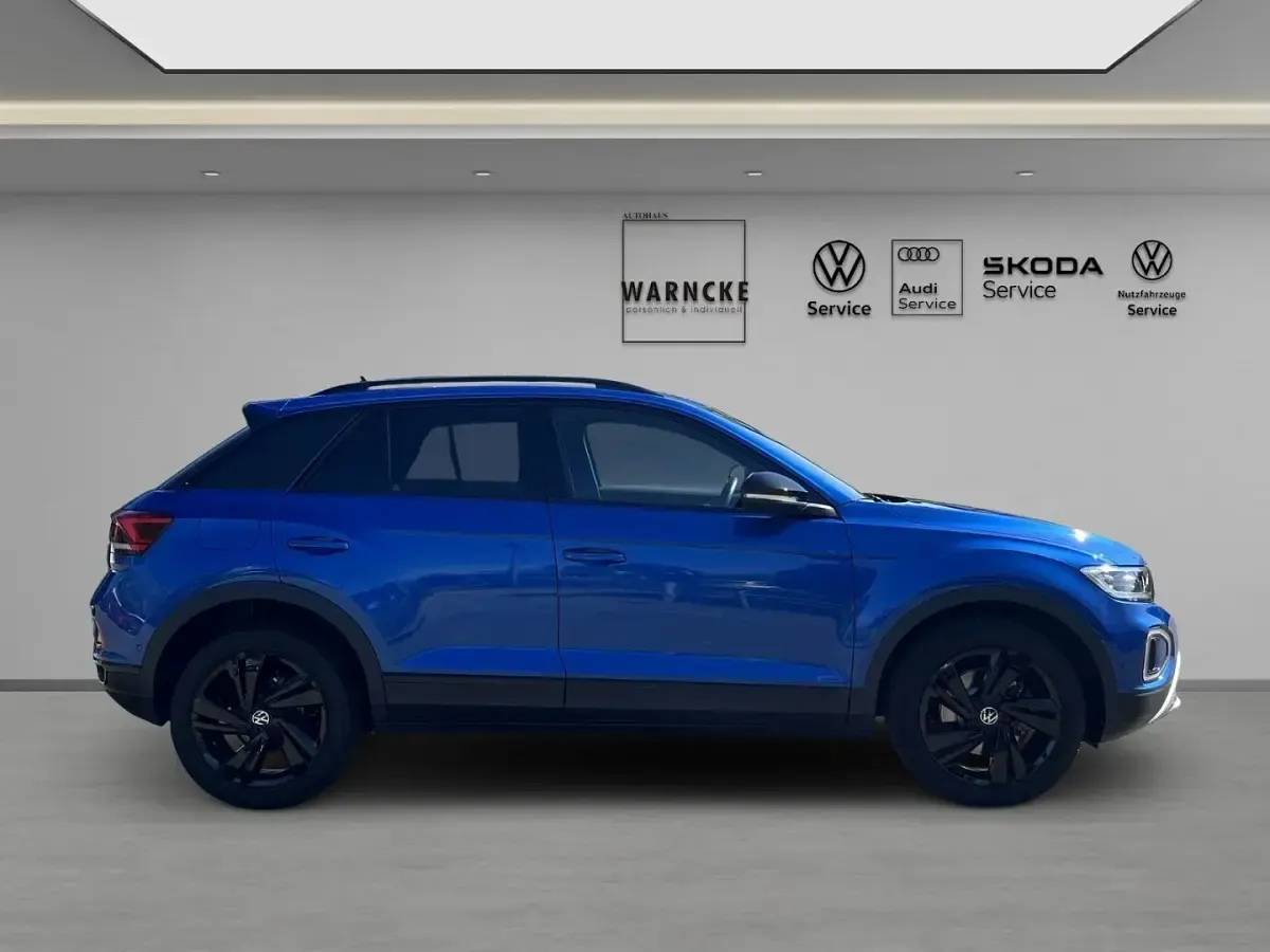Gebraucht VW T-Roc Style 150 PS (110 kW) 2024 Ravennablau metallic SUV
