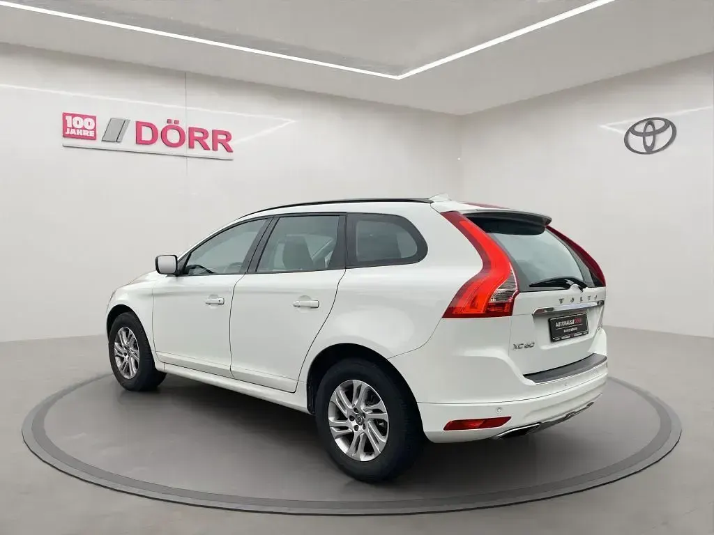 Gebraucht Volvo XC60 Kinetic 245 PS (180 kW) 2015 White solid ice white SUV