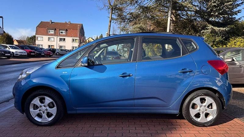 Gebraucht Kia Venga 90 PS (66 kW) 2011 Blau Kleinwagen