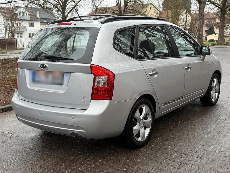 Gebraucht Kia Carens 140 PS (102 kW) 2008 Silber Van / Kleinbus