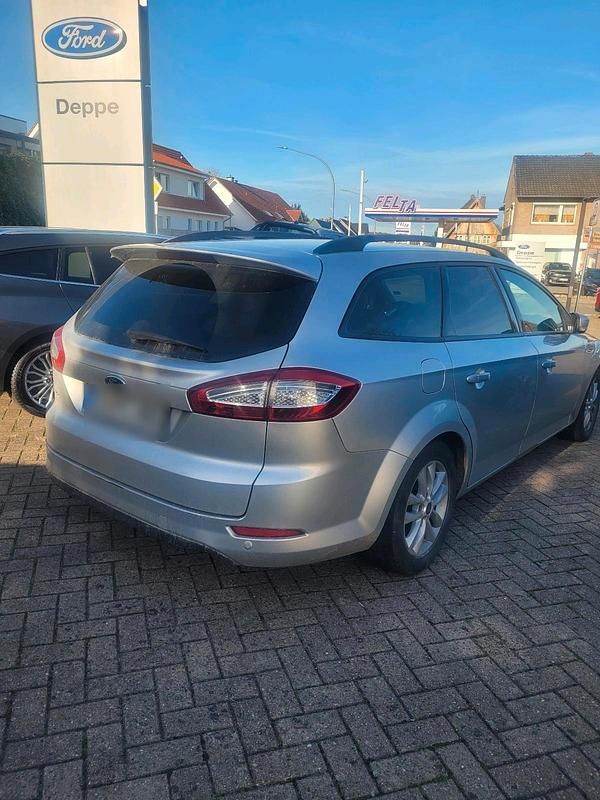Gebraucht Ford Mondeo 160 PS (117 kW) 2011 Silber Kombi