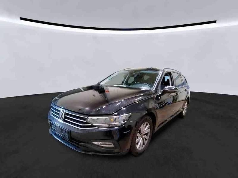 Schwarz Gebraucht 2023 VW Passat Basis Kombi | 22.790 € - Bild 1/4