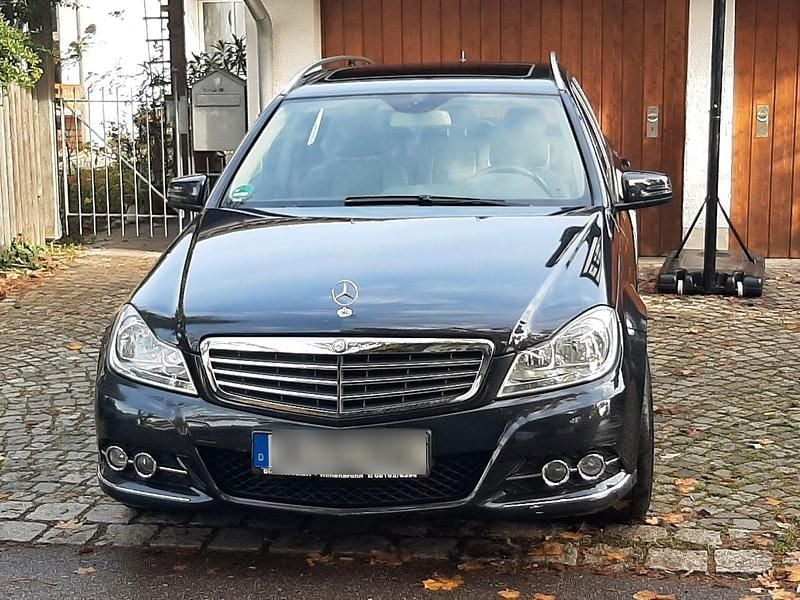 Schwarz Gebraucht 2012 Mercedes C180 Elegance Kombi | 5.900 € (Superpreis) - Bild 1/4