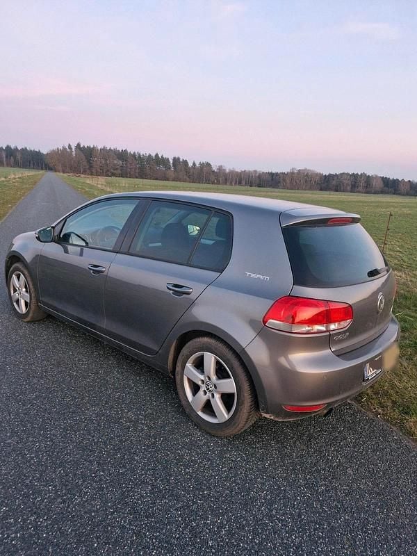 Gebraucht VW Golf VI 105 PS (77 kW) 2010 Grau Kleinwagen