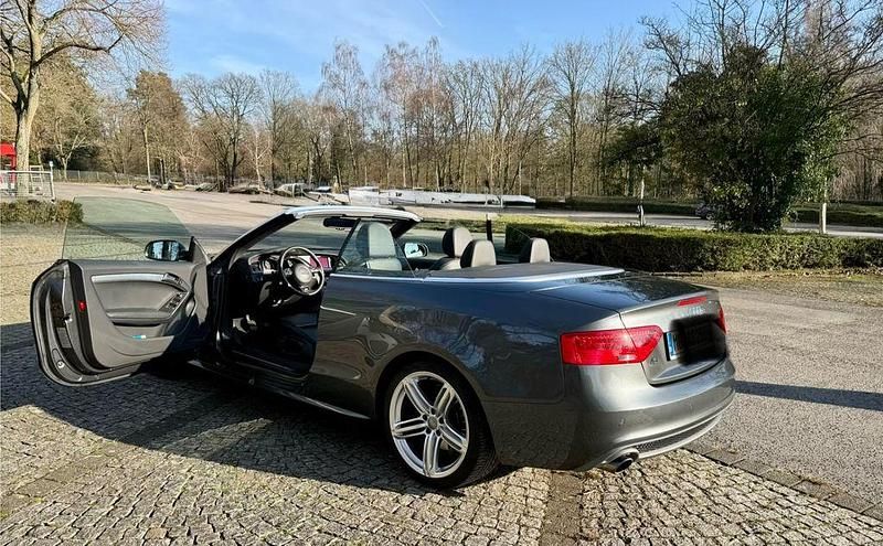 Gebraucht Audi A5 Cabriolet Ambiente 170 PS (125 kW) 2012 Grau Cabrio