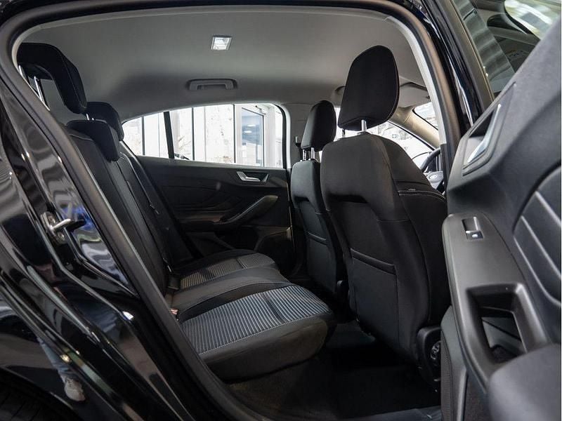 Neu Ford Focus Titanium 155 PS (114 kW) 2026 Schwarz Limousine