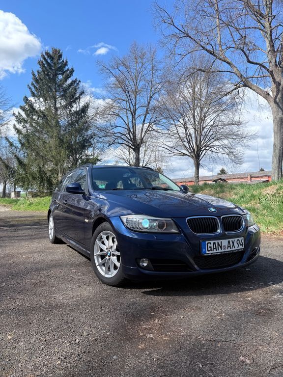 Blau Gebraucht 2011 BMW 320 Kombi | 4.500 € (Fairer Preis) - Bild 1/4