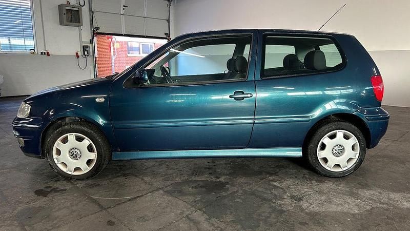 Gebraucht VW Polo 60 PS (44 kW) 2001 Blau Kleinwagen