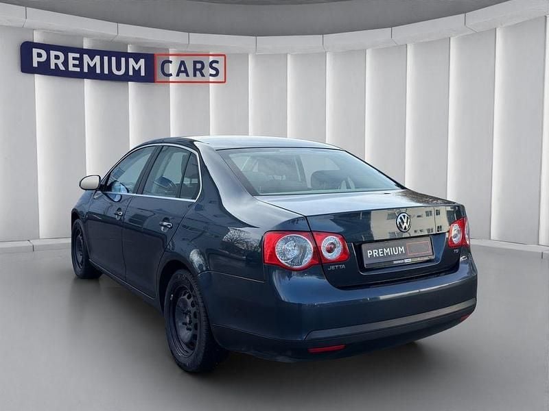 Gebraucht VW Jetta Highline 160 PS (117 kW) 2010 Blau Limousine