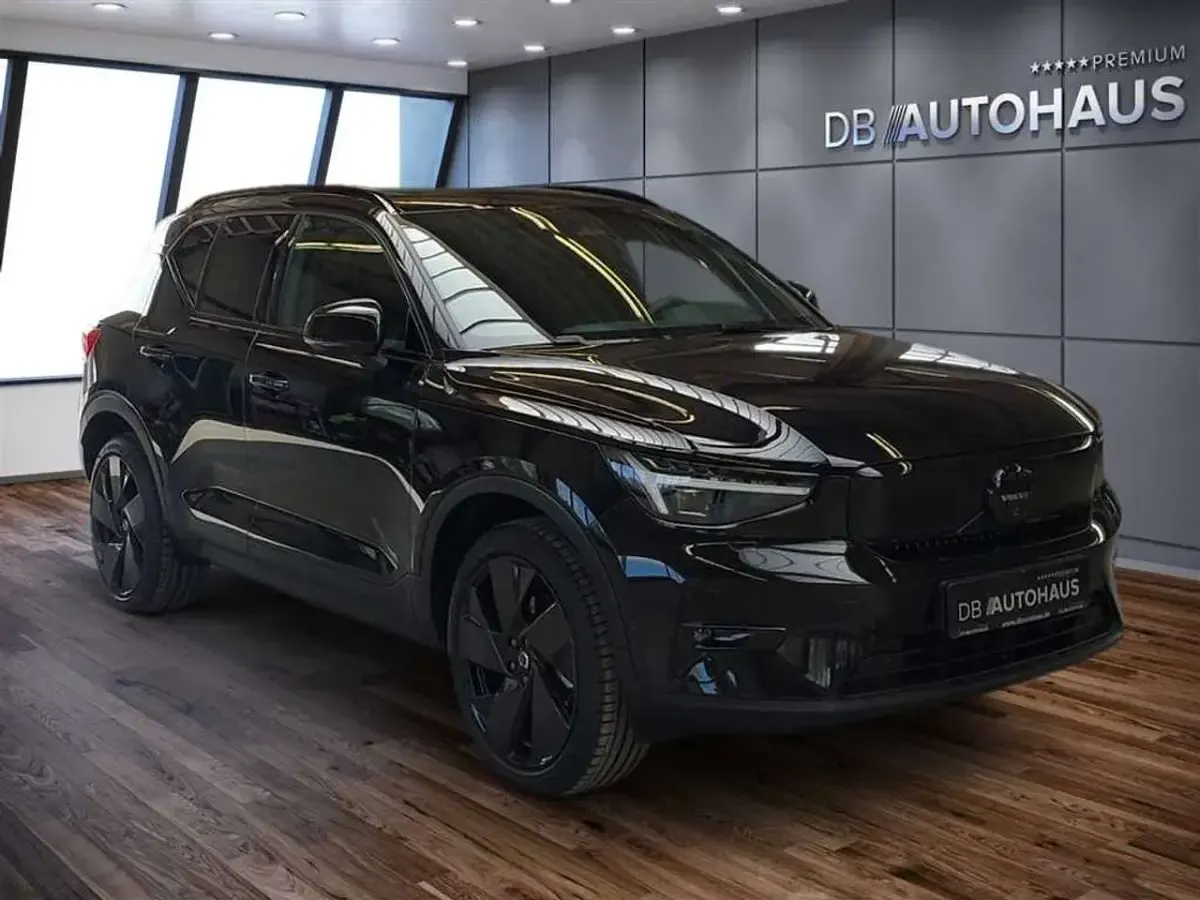 Używany Volvo EX40 Ultra 185 kW (252 KM) 2025 Czarny SUV