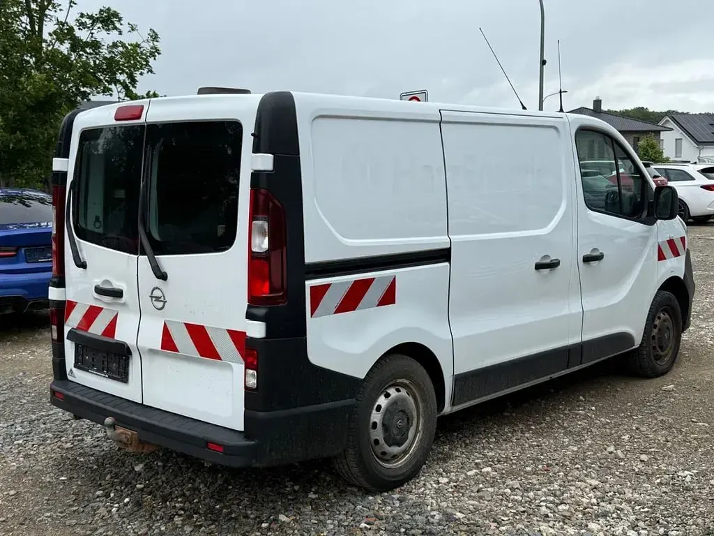 Gebraucht Opel Vivaro 120 PS (88 kW) 2017 Weiß Van / Kleinbus