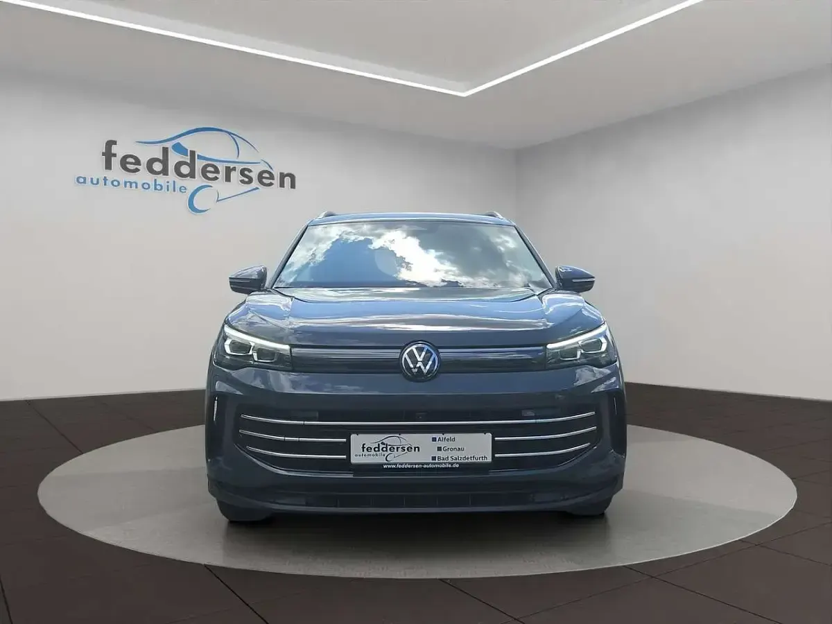 Gebraucht VW Tiguan Elegance 150 PS (110 kW) 2024 Grau SUV