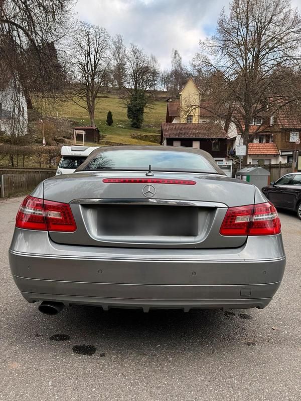 Gebraucht Mercedes E250 204 PS (150 kW) 2011 Silber Cabrio