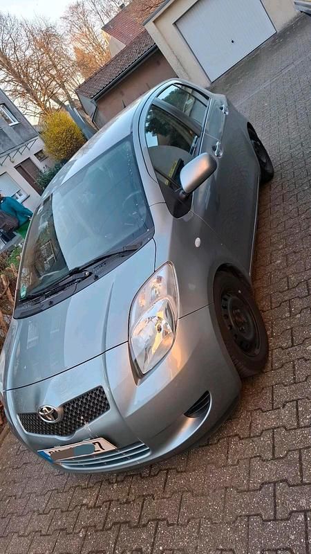 Gebraucht Toyota Yaris 87 PS (63 kW) 2007 Silber Kleinwagen