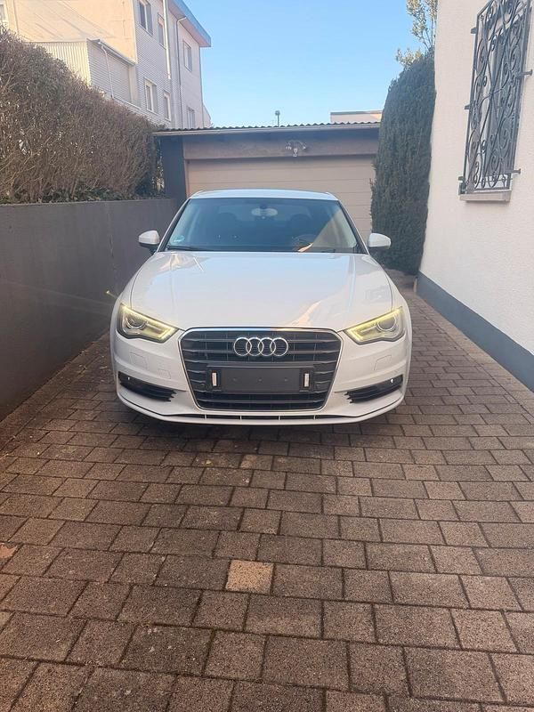 Gebraucht Audi A3 110 PS (80 kW) 2014 Weiß Limousine