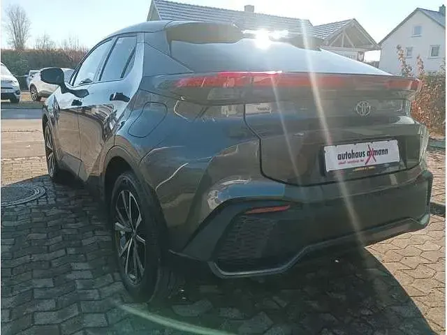 Neu Toyota C-HR 223 PS (164 kW) 2025 SUV