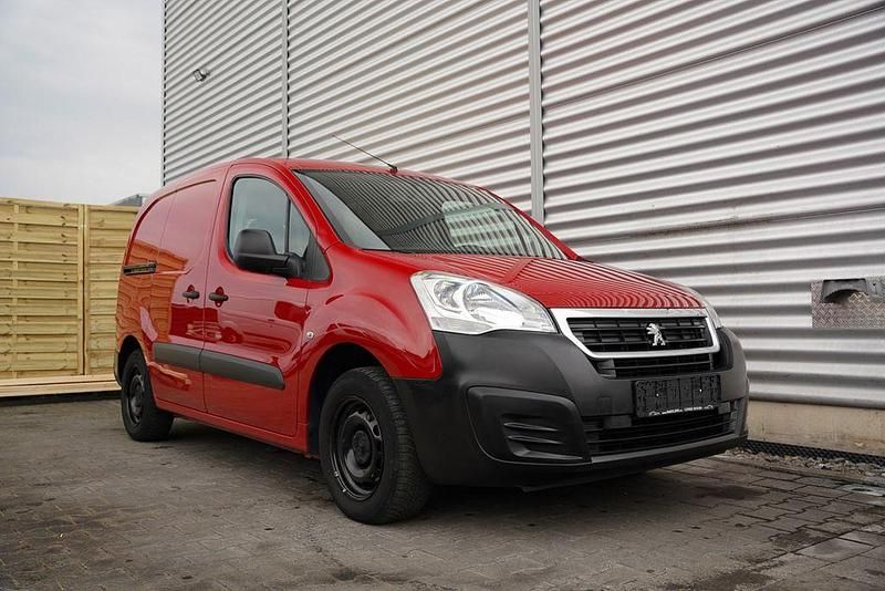 Rot Gebraucht 2018 Peugeot Partner Van / Kleinbus | 9.900 € (Superpreis) - Bild 1/4
