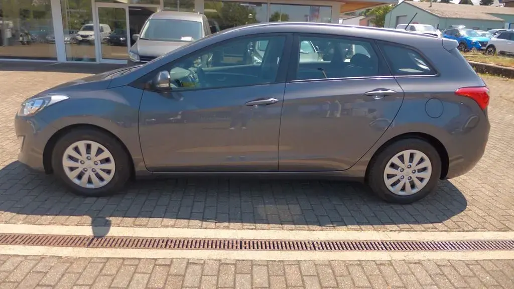 Gebraucht Hyundai i30 Trend 110 PS (80 kW) 2016 Grau Kombi