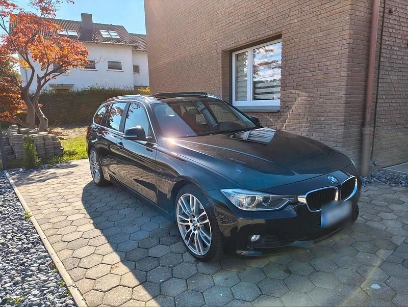 Schwarz Gebraucht 2013 BMW 330 Kombi | 12.000 € (Guter Preis) - Bild 1/4