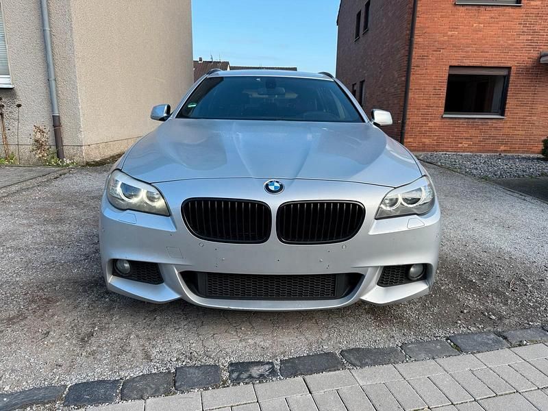 Silber Gebraucht 2011 BMW 530 M Sport Kombi | 7.950 € (Superpreis) - Bild 1/4