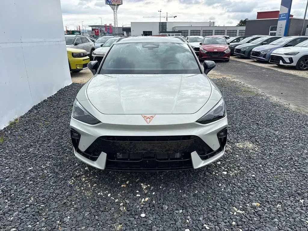Neu Cupra Leon 150 PS (110 kW) 2025 Magnet grau s7s7 Limousine