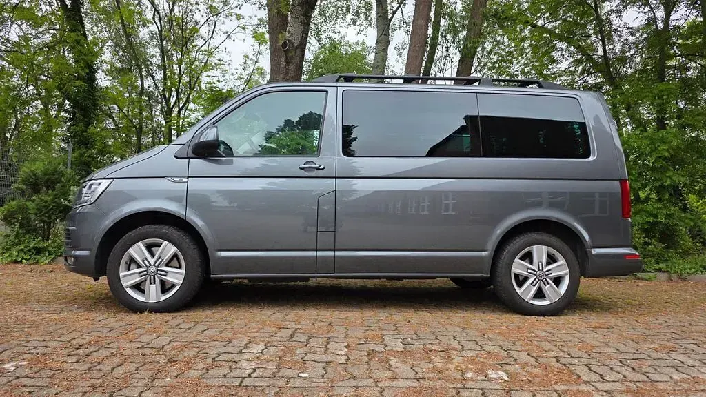Gebraucht VW Multivan 199 PS (146 kW) 2019 Grau Van / Kleinbus