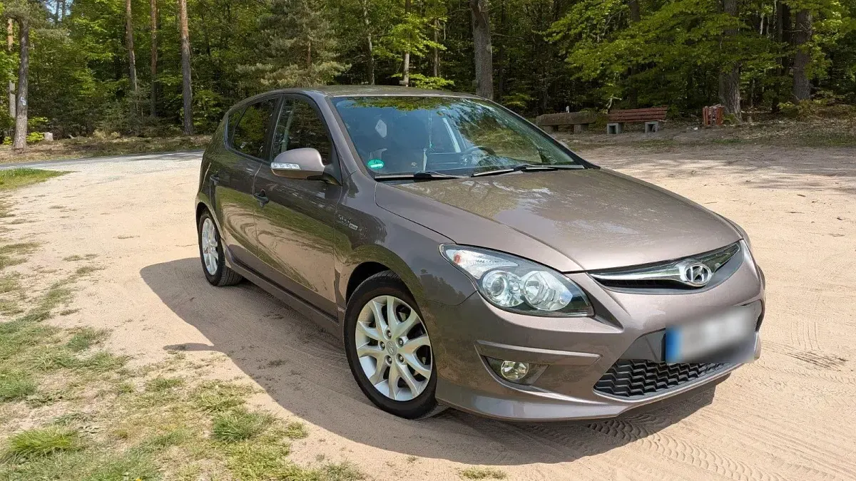 Gebraucht Hyundai i30 Classic 90 PS (66 kW) 2012 Braun Limousine