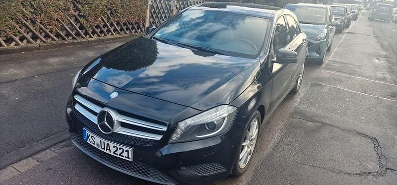Gebraucht Mercedes A200 136 PS (100 kW) 2015 Schwarz Limousine