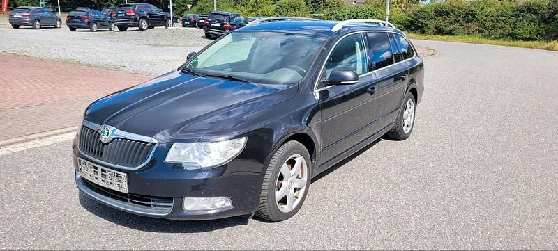 Schwarz Gebraucht 2010 Skoda Superb Kombi | 2.500 € (Superpreis) - Bild 1/4