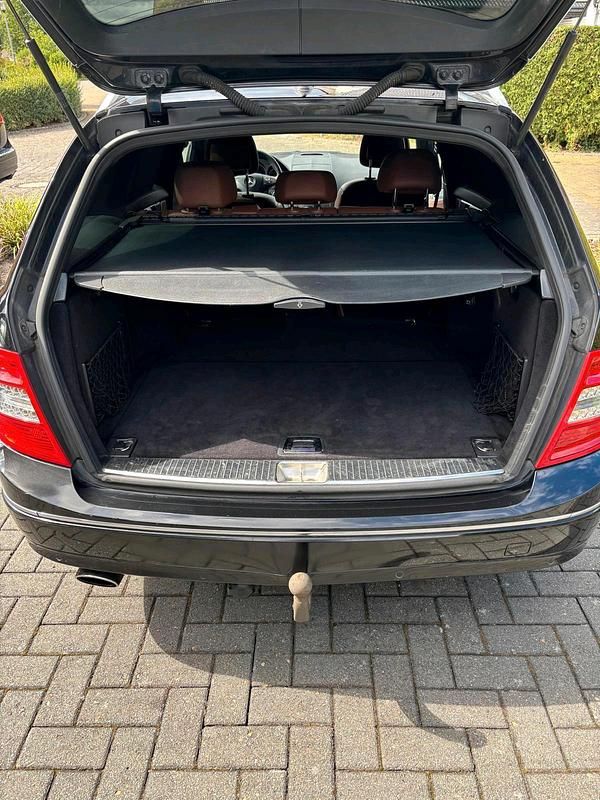 Gebraucht Mercedes C250 204 PS (150 kW) 2009 Schwarz Kombi