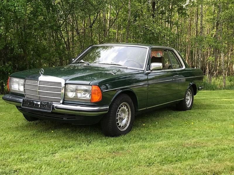 Grün Gebraucht 1977 Mercedes 280 Coupé | 9.250 € - Bild 1/1